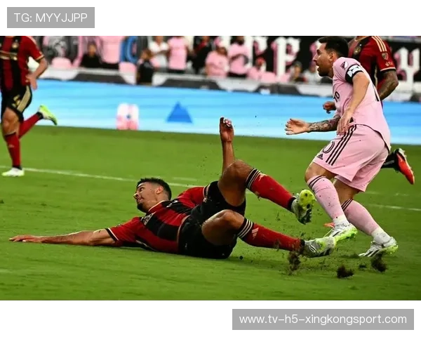 Lee 指挥若定，带领球队攻防有序