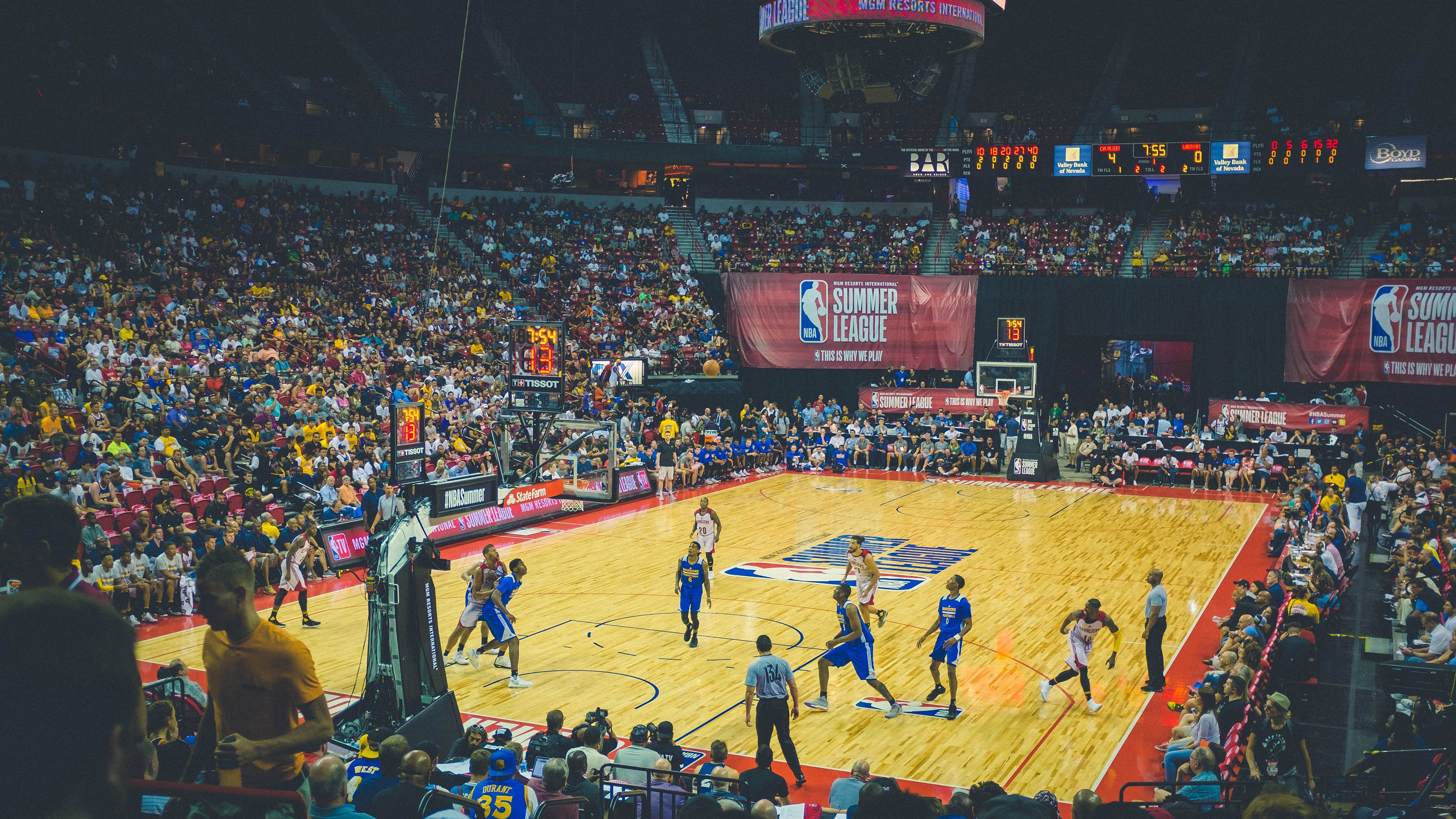 星空game官网-NBA西部乱了！三队争第二 火箭跌出前五 勇士快船掉队，nba西部球队排名火箭